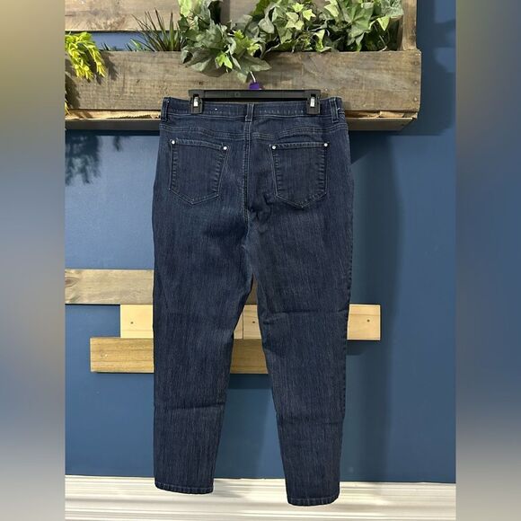 Chico's Fab Slimming Size 10 Ankle & Cropped EUC - Picture 2 of 11